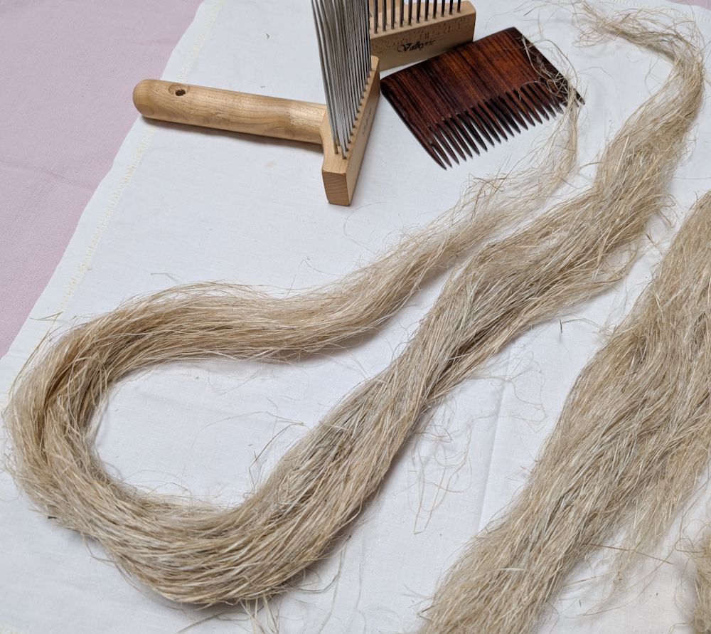 A zoomed view of the long fibers arranged on the white cloth.